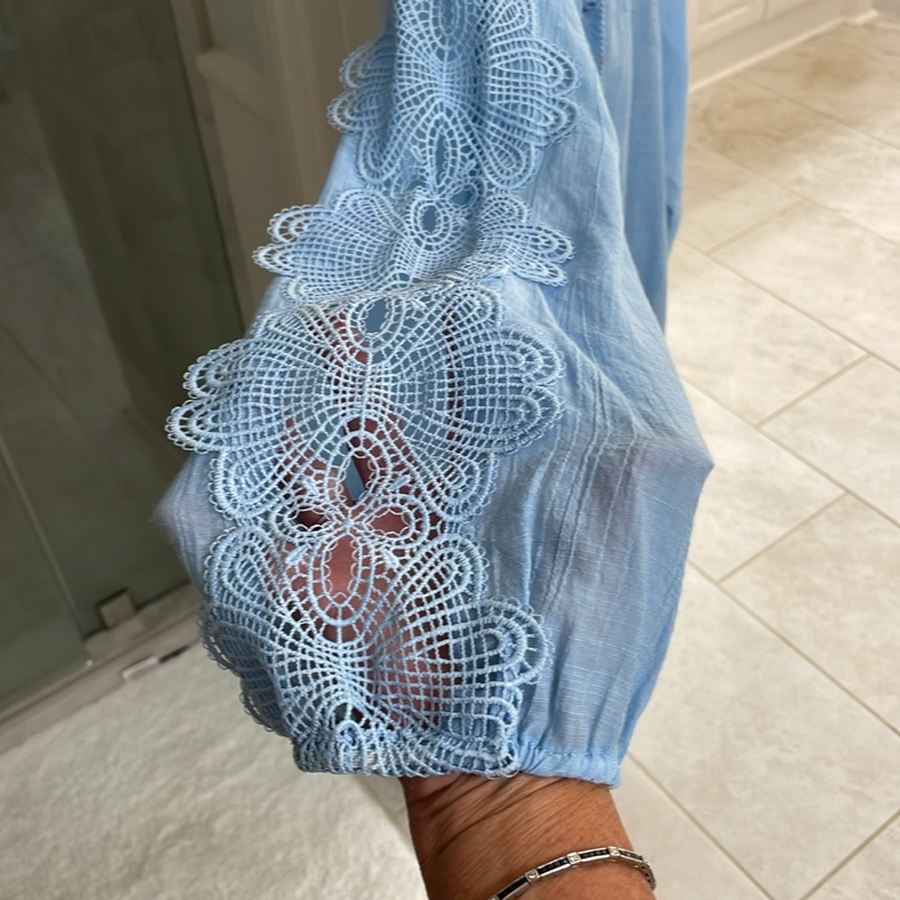 Zac & Rachel XL baby blue blouse with intricate detail on sleeves and bodice - Picture 6 of 6